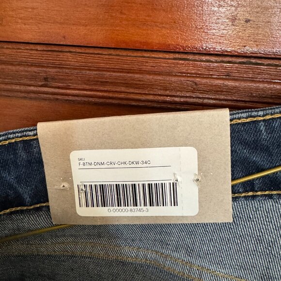 Everlane The Curvy Cheeky Jean Crop - Picture 6 of 7